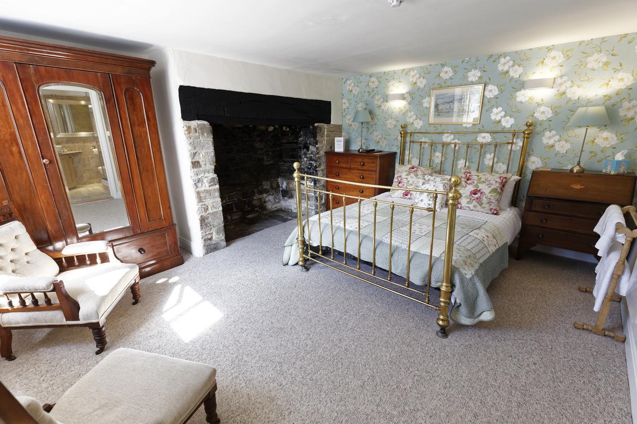Rams Head Inn Dolton Екстериор снимка