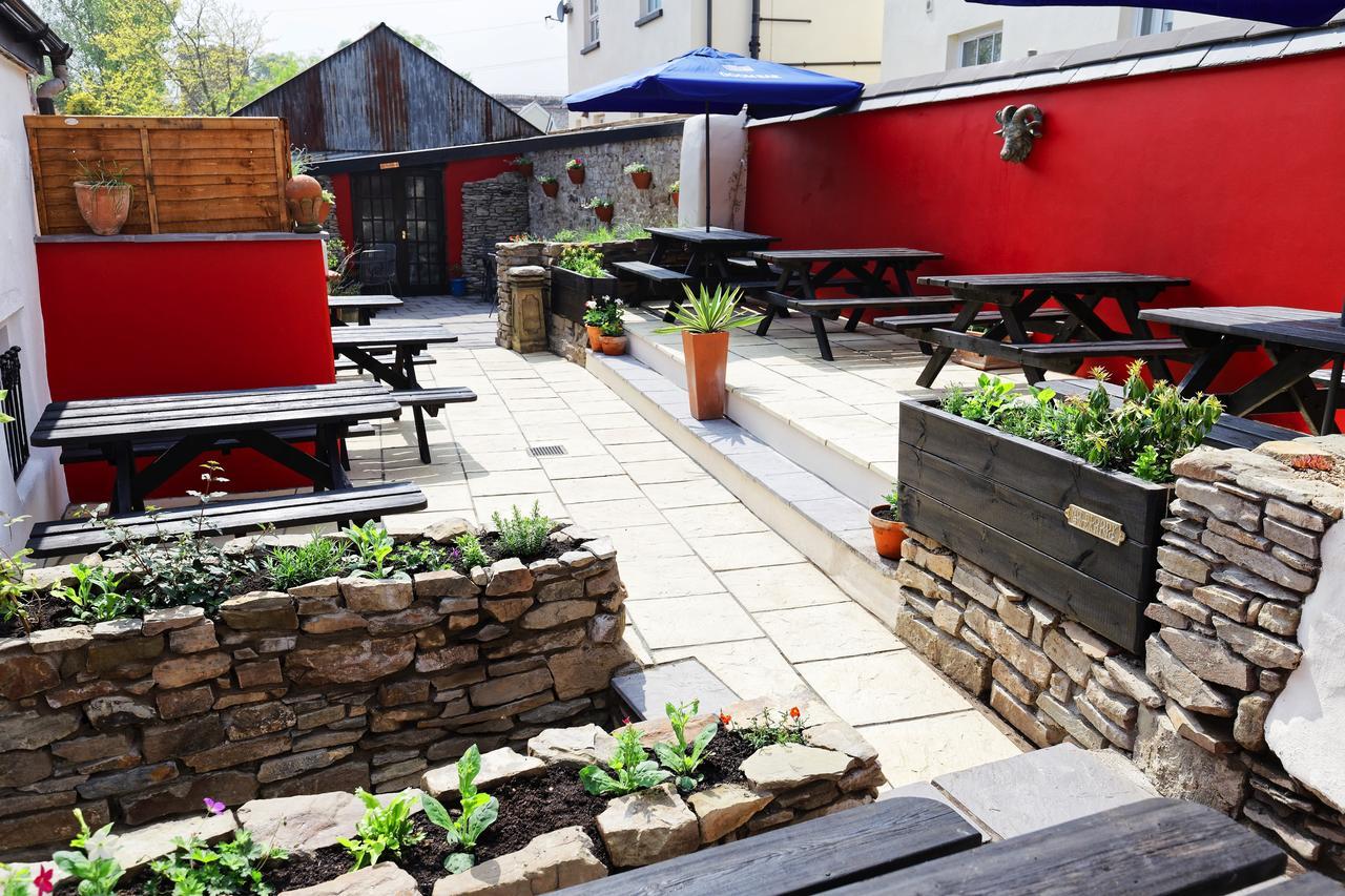 Rams Head Inn Dolton Екстериор снимка